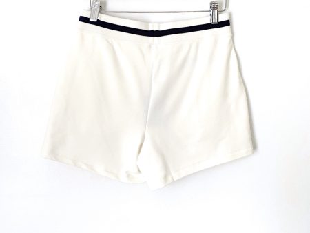 Tommy John The Go Anywhere Collection White Shorts NWT- Size XS (we have matching top) For Sale