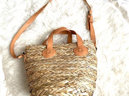 Universal Thread Straw Lined Bucket Handbag (like new conditon) Fashion